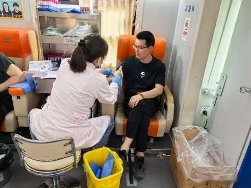 台州村民坚持9年用热血汇成公益暖流 一袋血，一份爱，一坚持就是9年！天台县三合镇