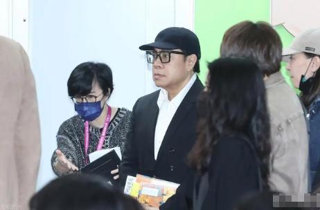 “一边赚大陆市场的钱，一边公开力挺‘台独’，你能拿我怎么样？”网友这番评价，可以