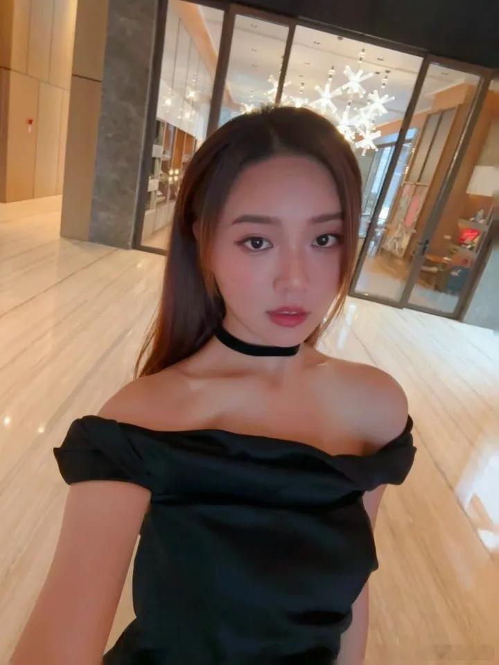 戴祖儀展現優雅女人味 騷香肩美腿獲讚弗到漏 幽默自嘲：只有工作才會打扮.戴祖儀一
