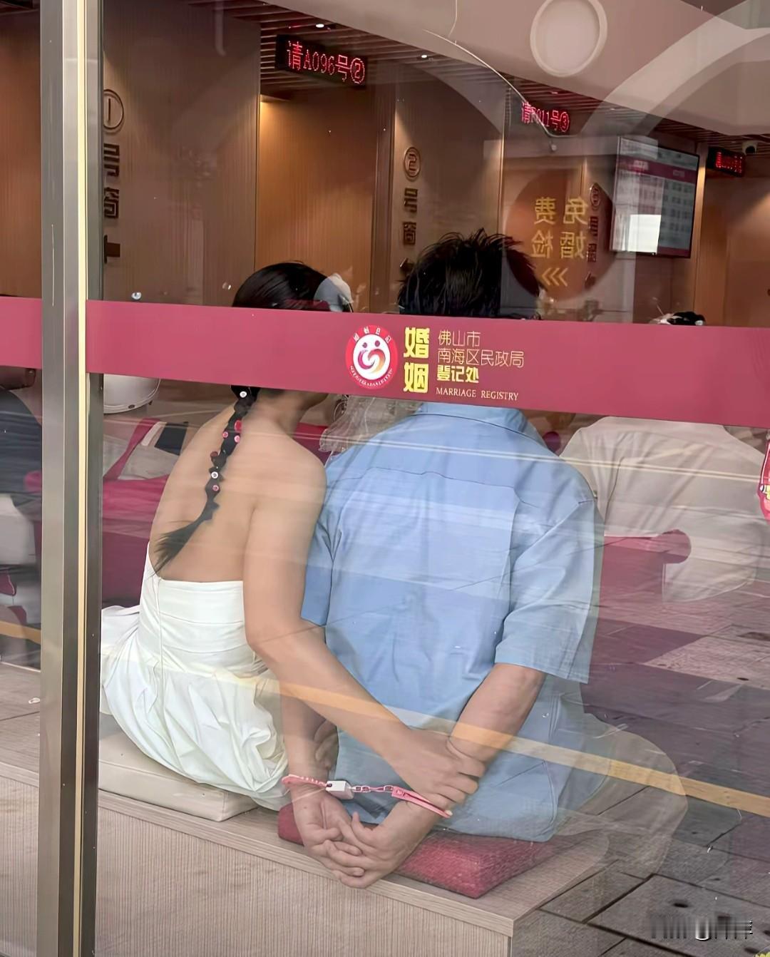 这回看你往哪里跑[大笑]