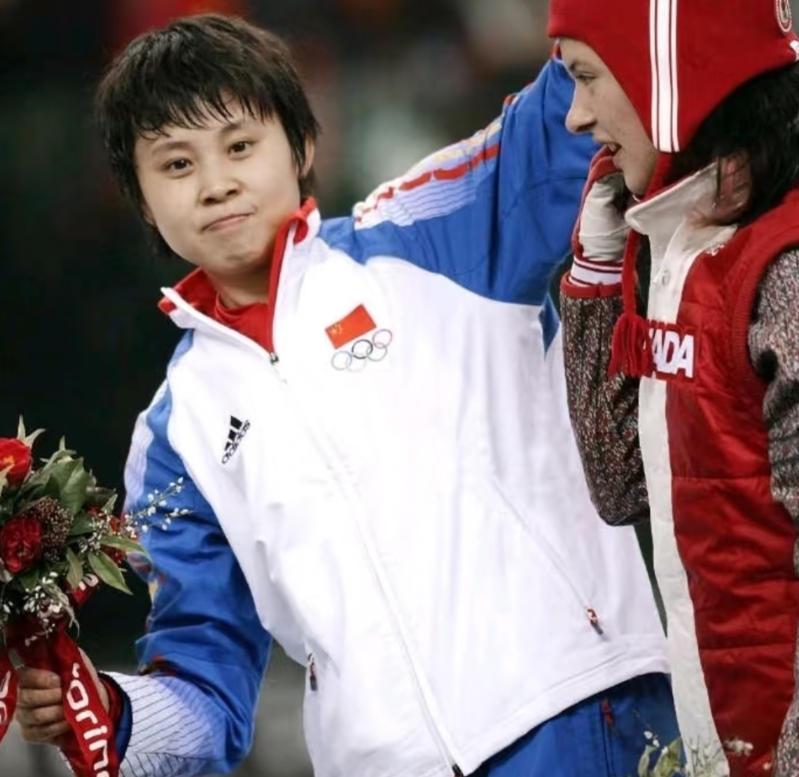 王濛的公司，有个奇怪的规矩：不社招，不要高材生。她只招一种人：退役运动员。她不找