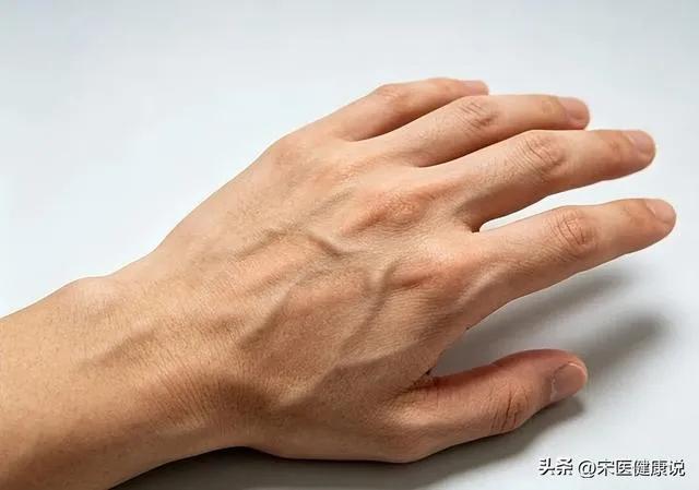 能不能长寿，看手背青筋就知道？医生:若有5特征，长寿几率更大

民间一直流传依靠
