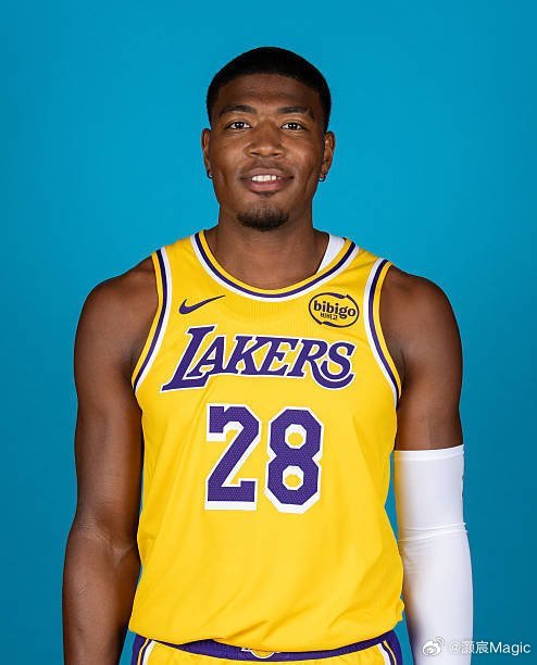 湖人背靠背对战国王伤病报告：詹姆斯（左脚关节炎）出战成疑！八村垒（生病）不在伤病