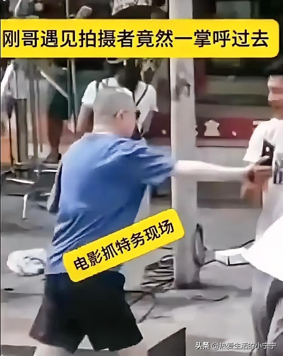 不是替冯大导说话，现在这歌迷影迷们，就是“贱骨头”！看见明星大腕儿，比看见他亲妈