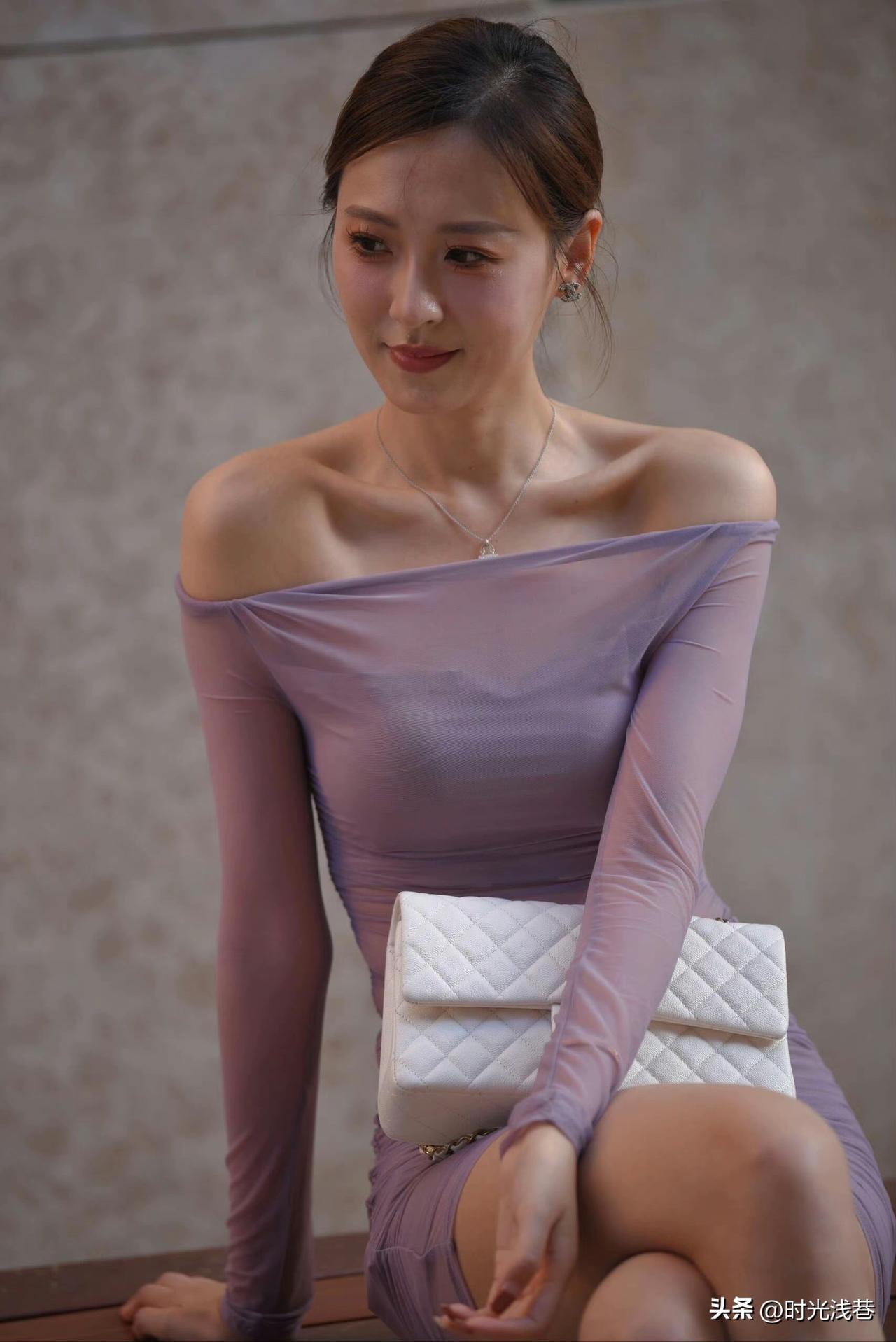 仙女的颜值，搭配仙气飘飘的梦幻紫色纱裙，美的无与伦比！仙女气质美女