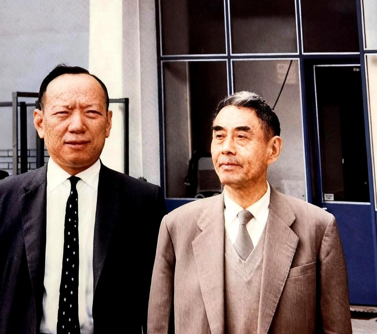 今天才刷到一个旧闻，惊得我一愣：数学泰斗陈省身，居然得喊杨振宁“小师弟”！
辈分