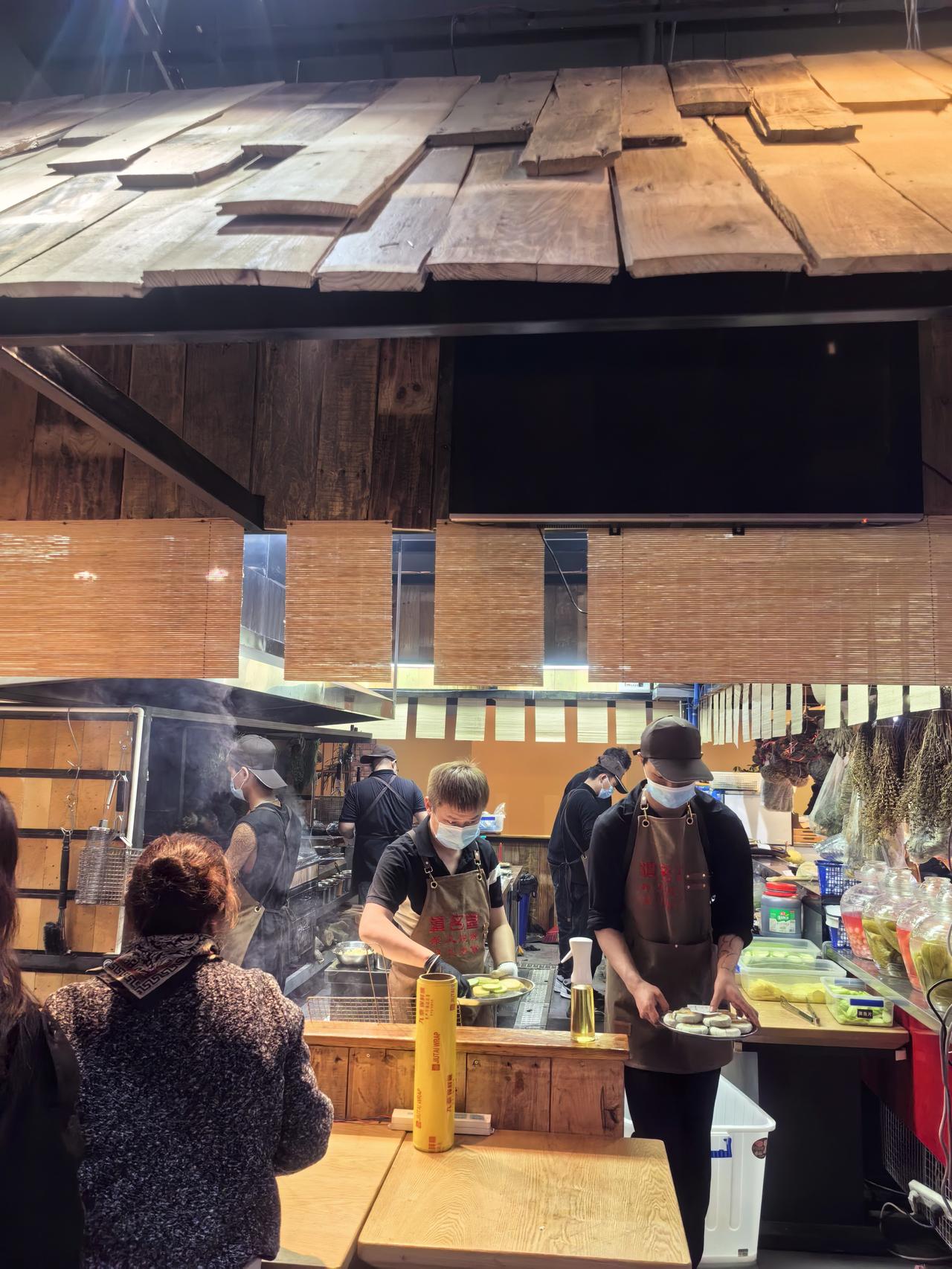 昆明烧烤新地标🔥滇名堂，一口入魂！
昆明烧烤界又杀出一匹黑马——滇名堂烧烤，直