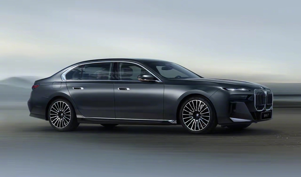 今日，宝马中国宣布，BMW 7系熠影臻藏版限量启售，全球限量700台，官方建议零
