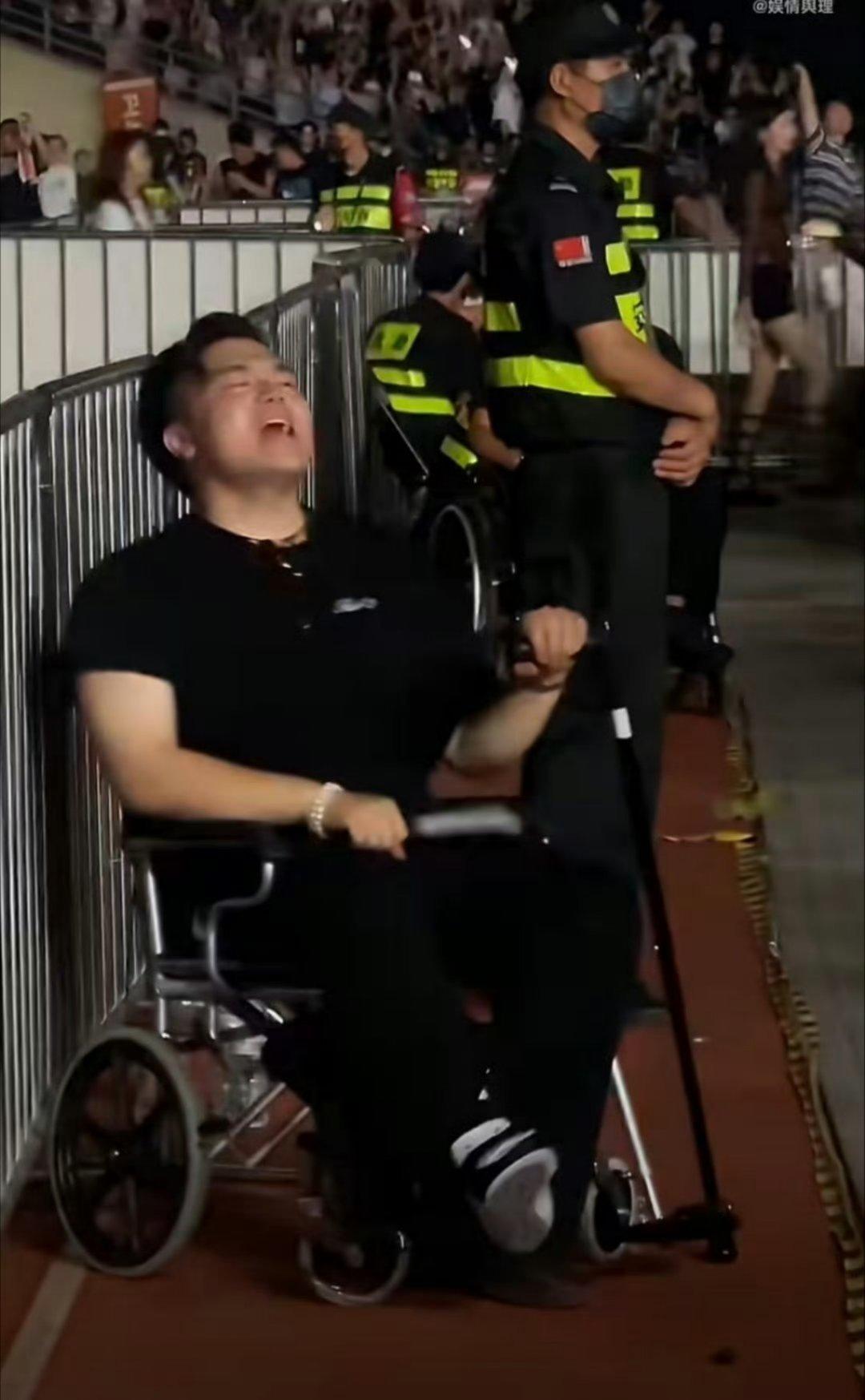 GAI郑州演唱会轮椅蹦迪说唱现场的魅力就在这，不分身份状态，所有人都能放下拘束，