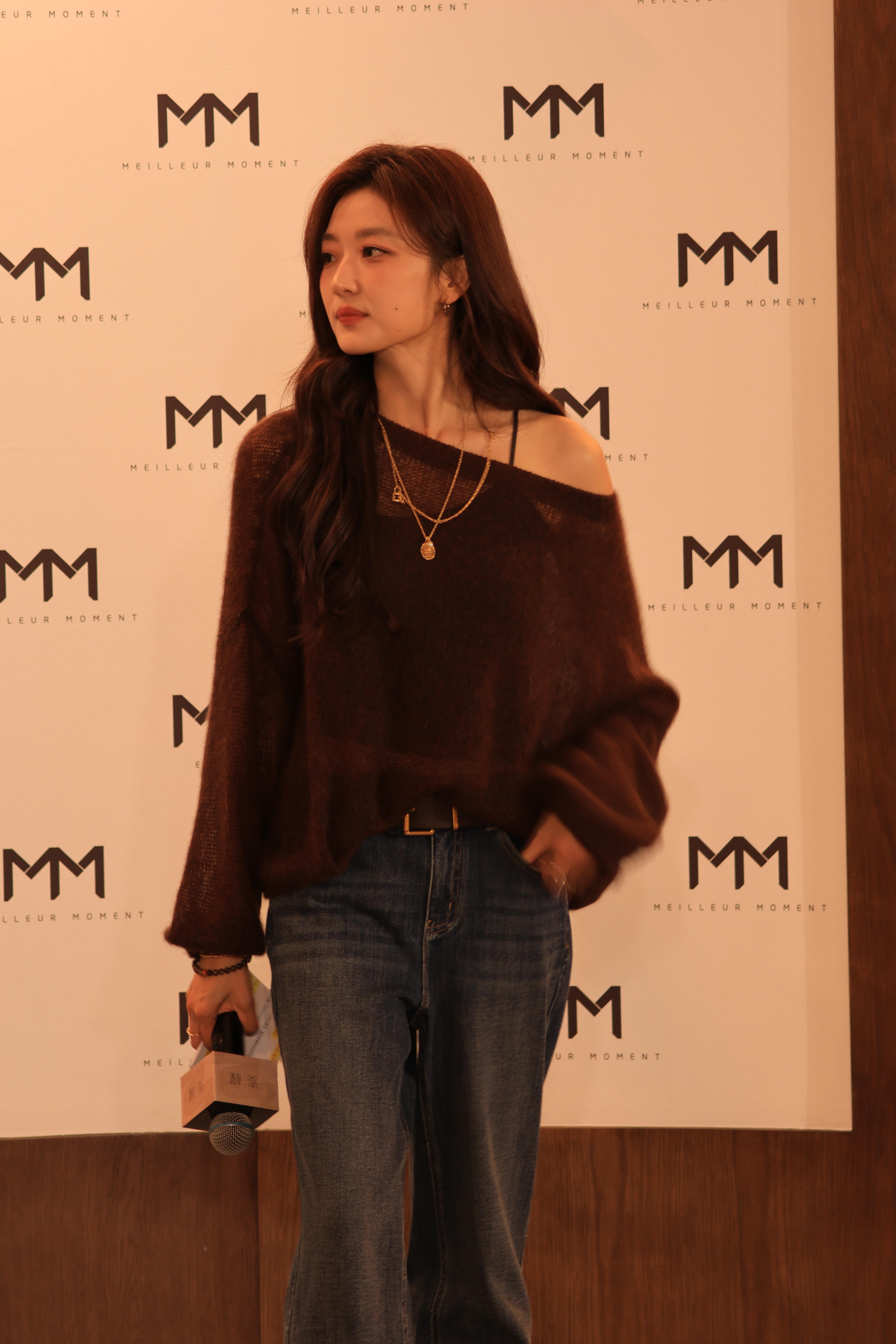 我姐姐是盘靓条顺的大美女 ​​​