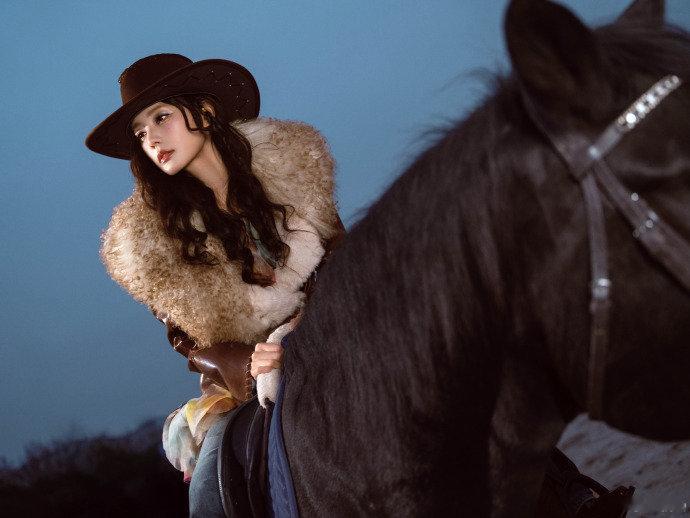 李一桐西部牛仔写真李一桐西部牛仔写真大片 上马！ 