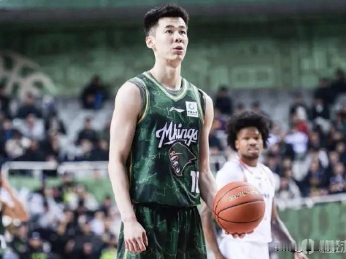 郭昊文这赛季简直杀疯了！揭幕战同曦对阵广东，他全场轰下42分、6个篮板、8次助攻