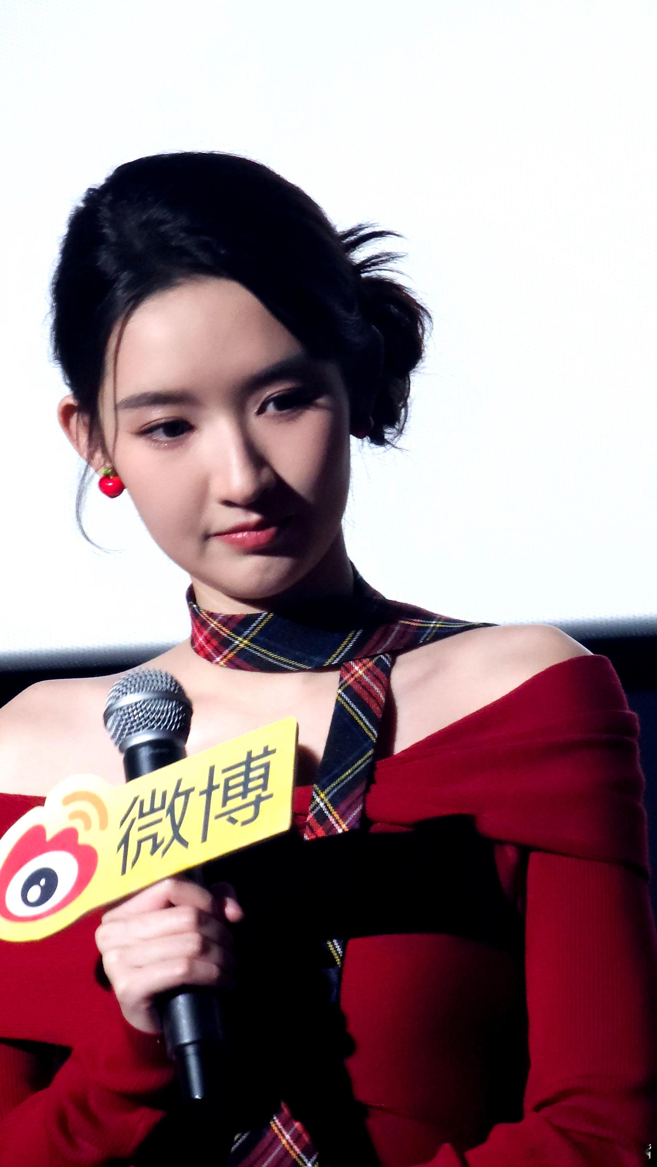  王姐还是一如既往的有梗啊～有时候真的会怀疑姐姐是不是有一个分区来专门存放有趣的