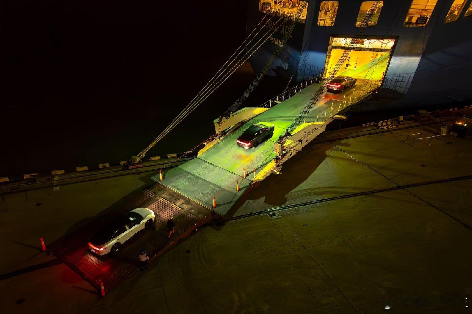 新款小鹏P7+正式开启海外大规模发运全球首款AI汽车——新款小鹏P7+从江苏连云