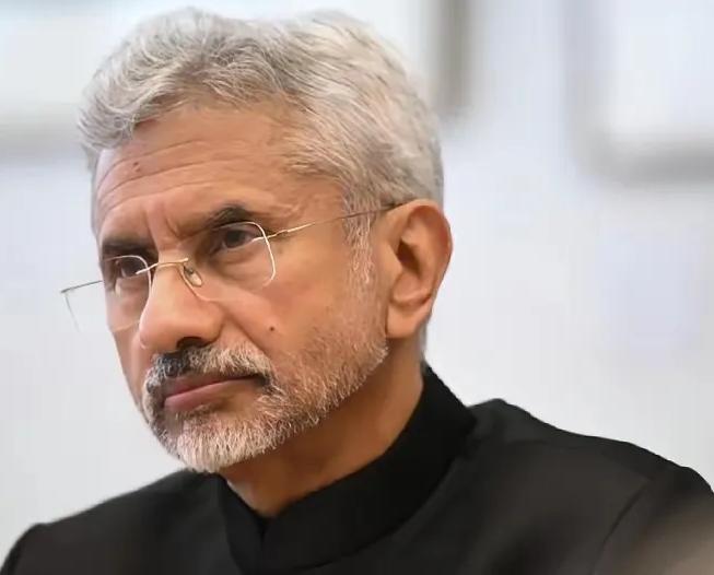 阿三居然敢给中国划红线，绝对是假酒喝多了，用牛尿洗脸，恒河水沐浴的后遗症。
据香