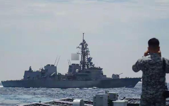 想要偷袭？日本战舰闯入台海峡，我国发布高等级严厉警告

日本一艘战舰，突然闯进了