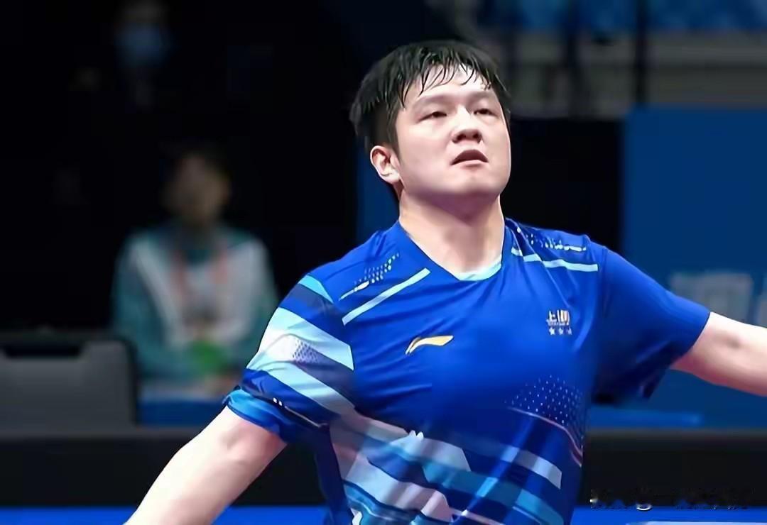 第十五届全运会乒乓球首场男单半决赛引来万众瞩目的一场两任世界第一的巅峰对决，樊振