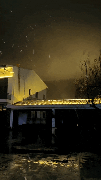在武汉奔向2026【跨年夜，武汉下雪了！】就在刚刚，清凉寨飘起了雪花，这场雪预计