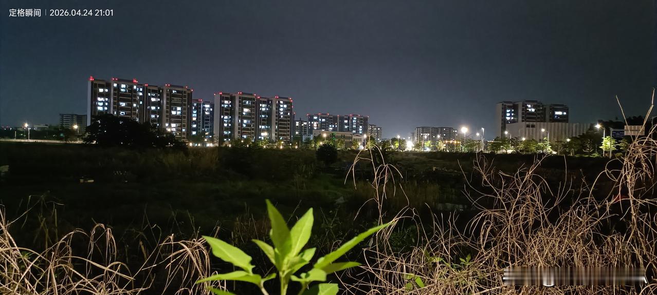 新的居住区，入住率越来越高了。如果眼前的文体中心用地建起来，就美了！