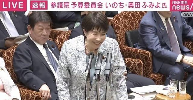 高市早苗引起哄堂大笑
全场议员先是一愣，紧接着爆发出一阵笑声，连坐在前排的几位阁