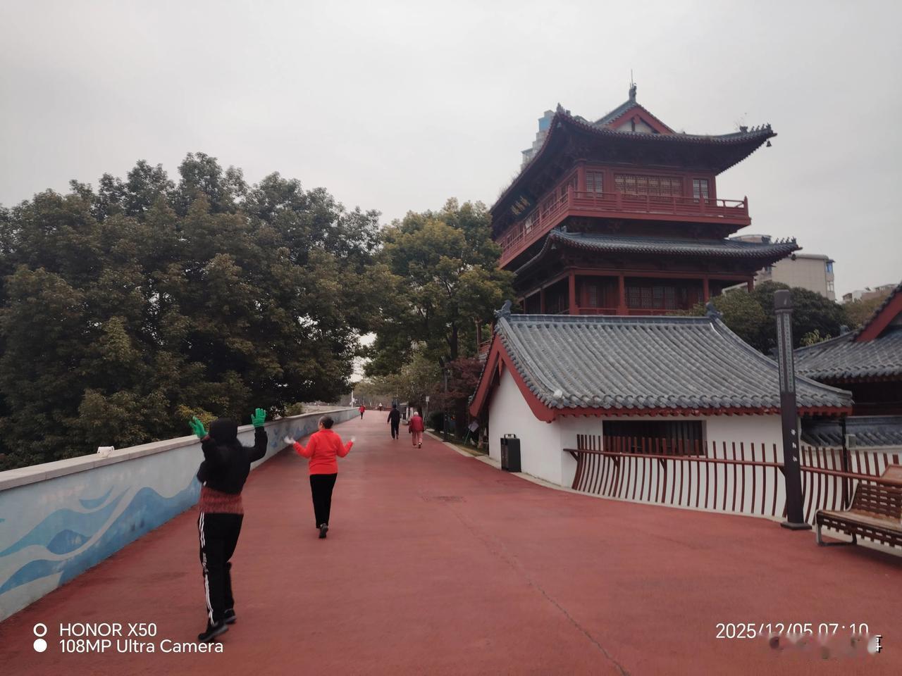 精选铁粉点评计划每天坚持长江岸边晨练打卡