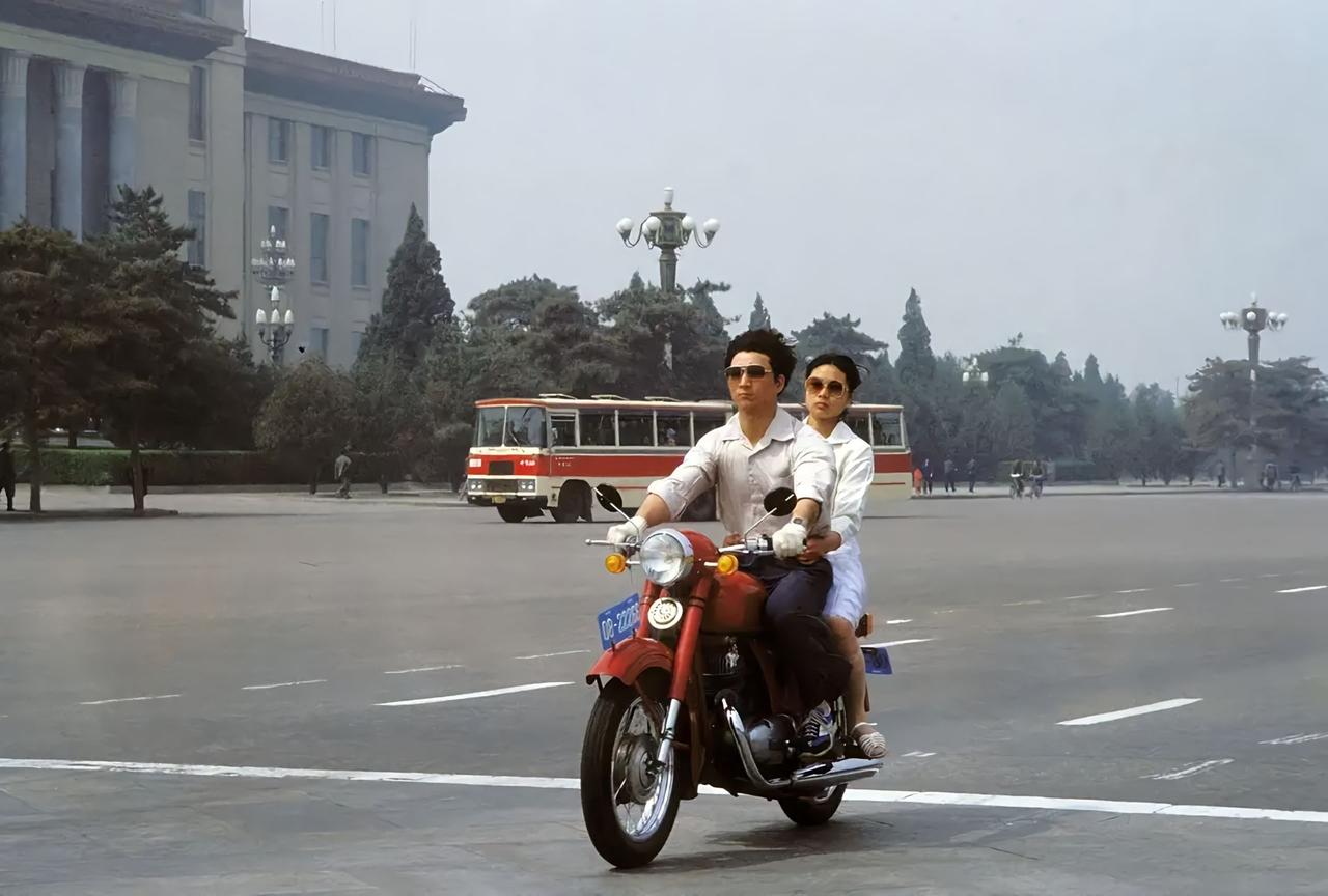老照片带你回顾那个时候的生活百态。70后记忆深刻，80年代时都经历过，少儿时期的