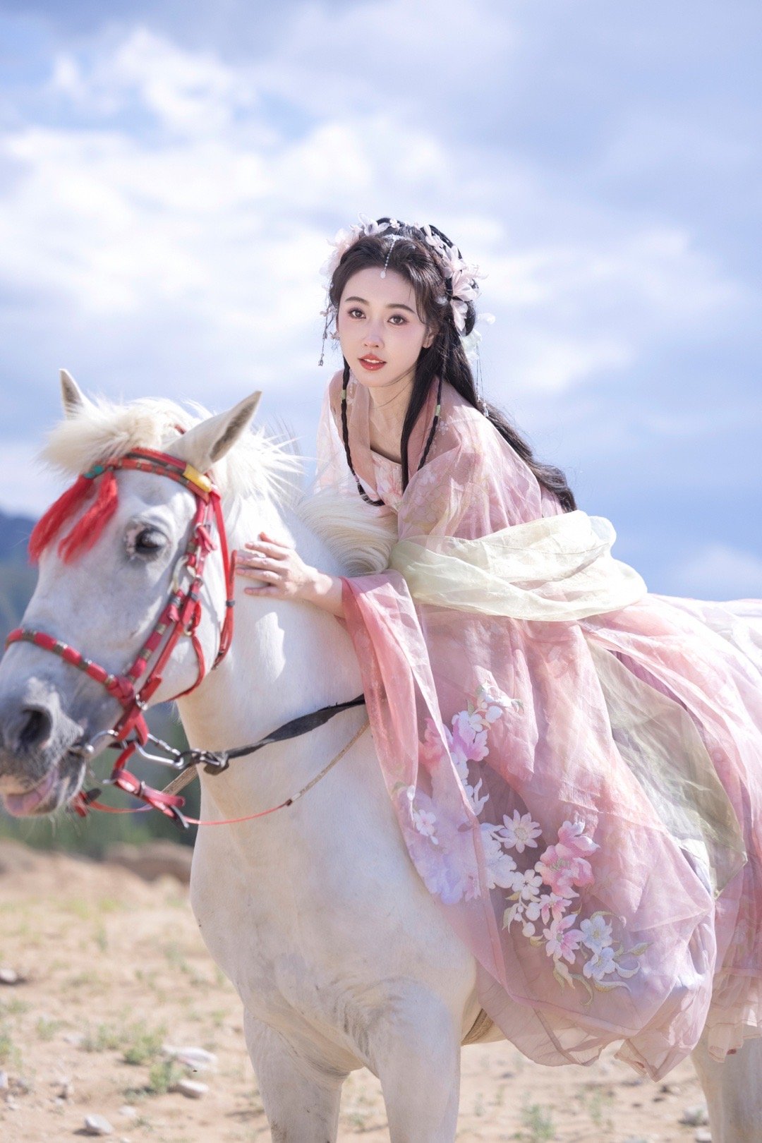 #宣璐身骑白马#、#宣璐桃花仙子# 宣璐身骑白马，可以有啊，宣璐桃花仙子，我爱了