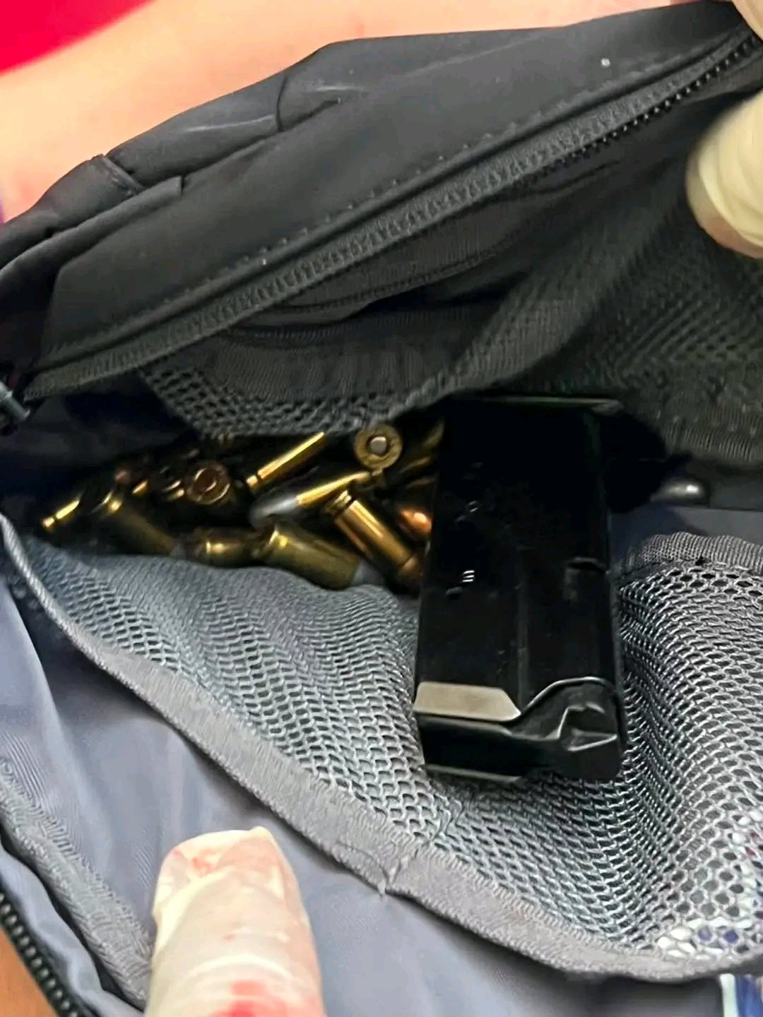 泰国初中生饮弹自尽前开了26枪¹ 枪支是放大悲剧的杀器、凶器，一个14岁初一学生