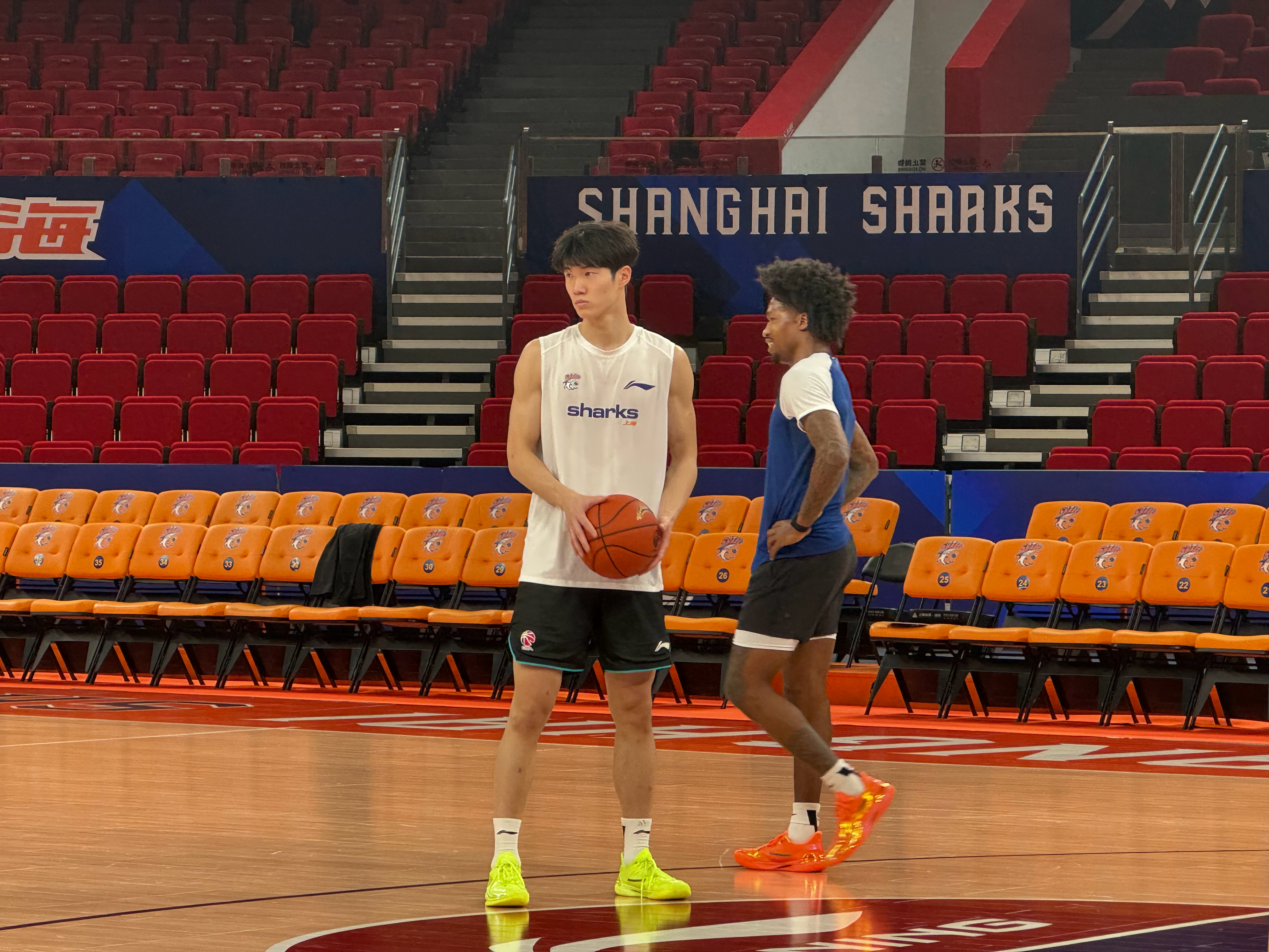 偰李永炜伤愈归队上海久事大鲨鱼