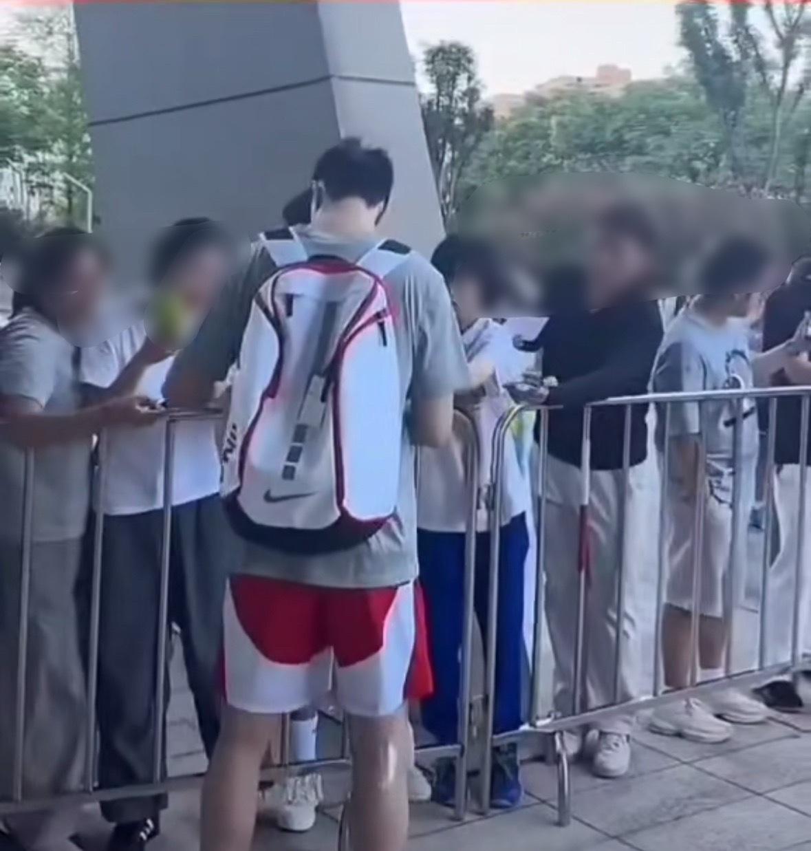 你给那么多人签名想逼死我吗 ​​​