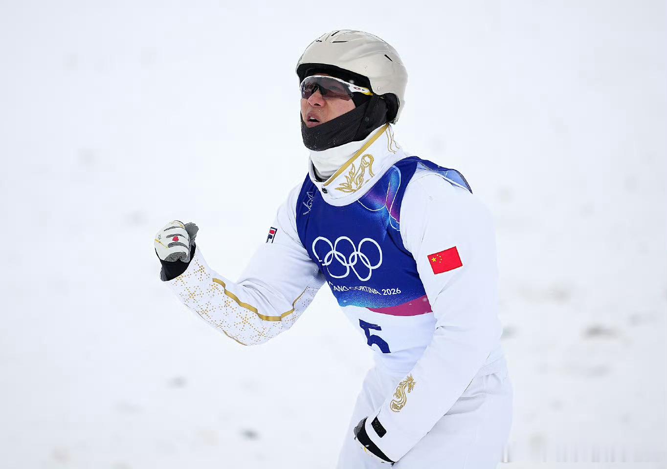 自由式滑雪男子空中技巧决赛刚刚结束。中国选手王心迪获得金牌，李天马铜牌，瑞士选手