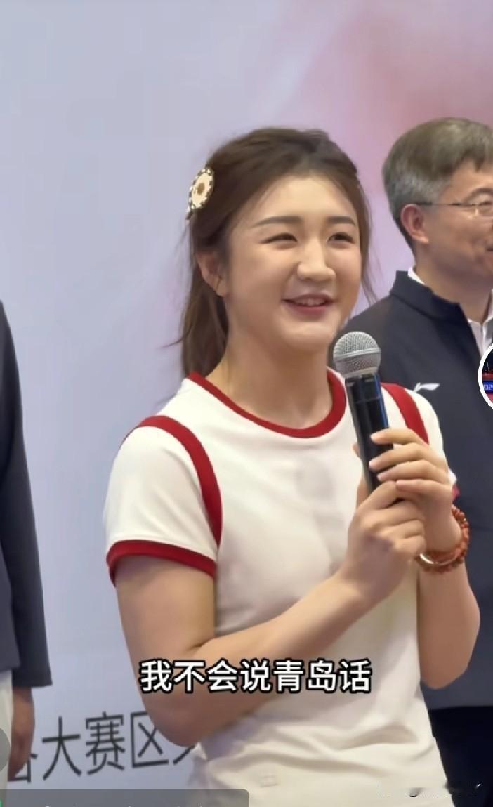 青岛籍奥运冠军陈梦自曝自己不会讲家乡话，说出原因大家也都很理解。

近日，在山东