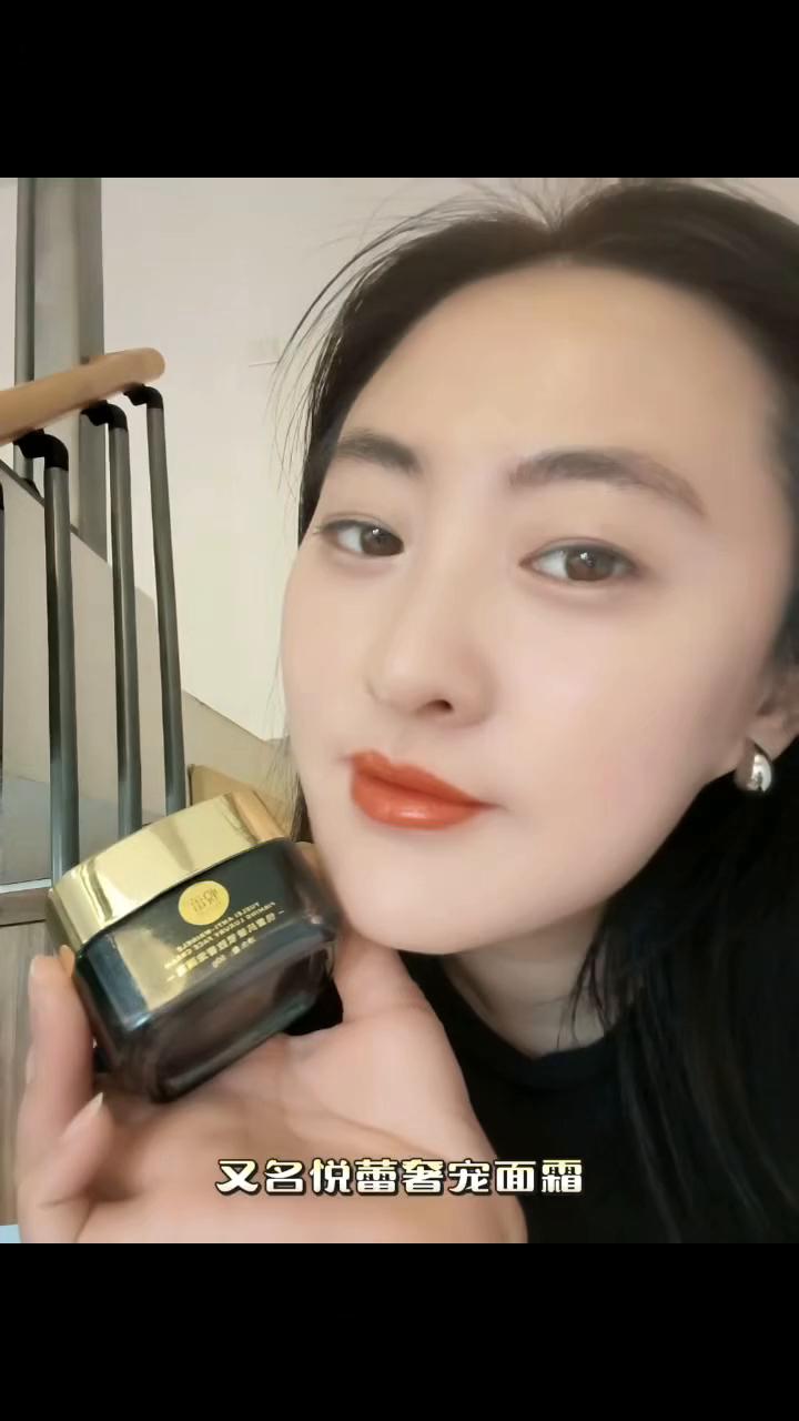 国货之光，这款悦蕾抗皱紧致奢宠面霜又名悦蕾奢宠面霜，是轻熟肌必备，熟龄肌挚爱的抗