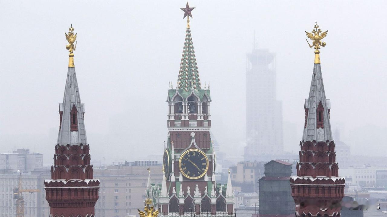 普京对乌克兰发动袭击，向西方发出“不满”的信号，乌克兰紧邻欧盟边境。

分析人士