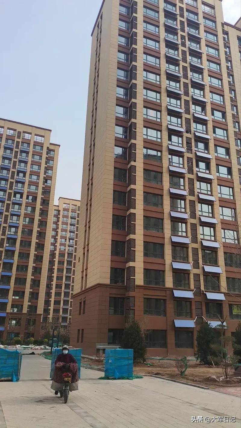 终于把房子卖了，心痛到睡不着，却又松了一大口气
 
朋友2020年楼市最高点上车