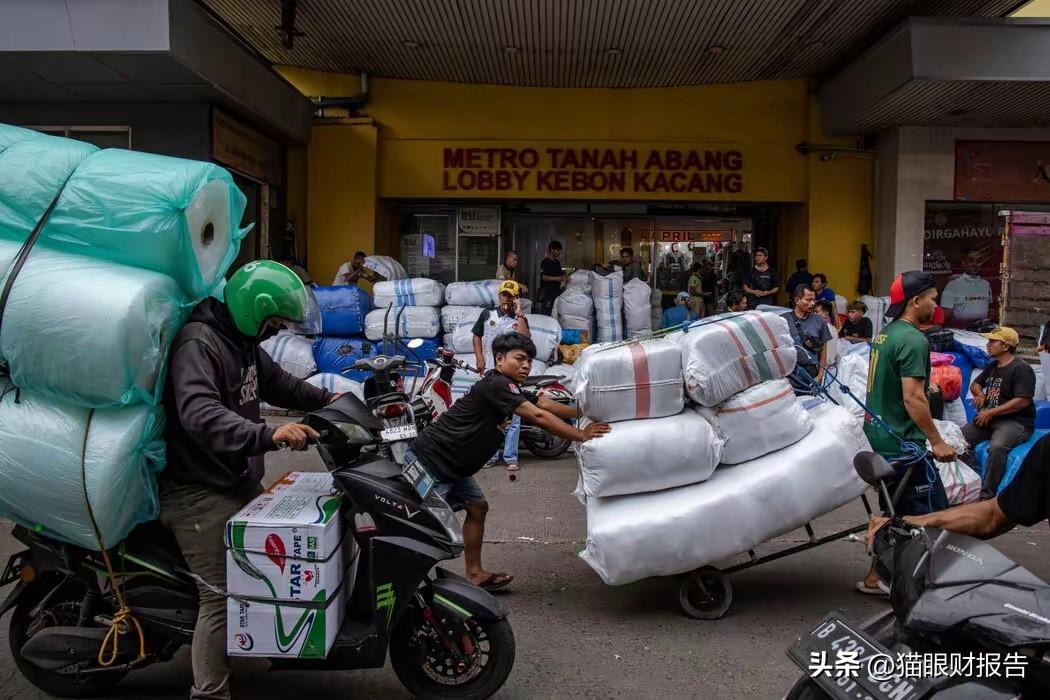 中资企业在印尼苏拉威西岛上的镍矿提炼厂，从设备拆卸到装船运走的整个过程只用了三周