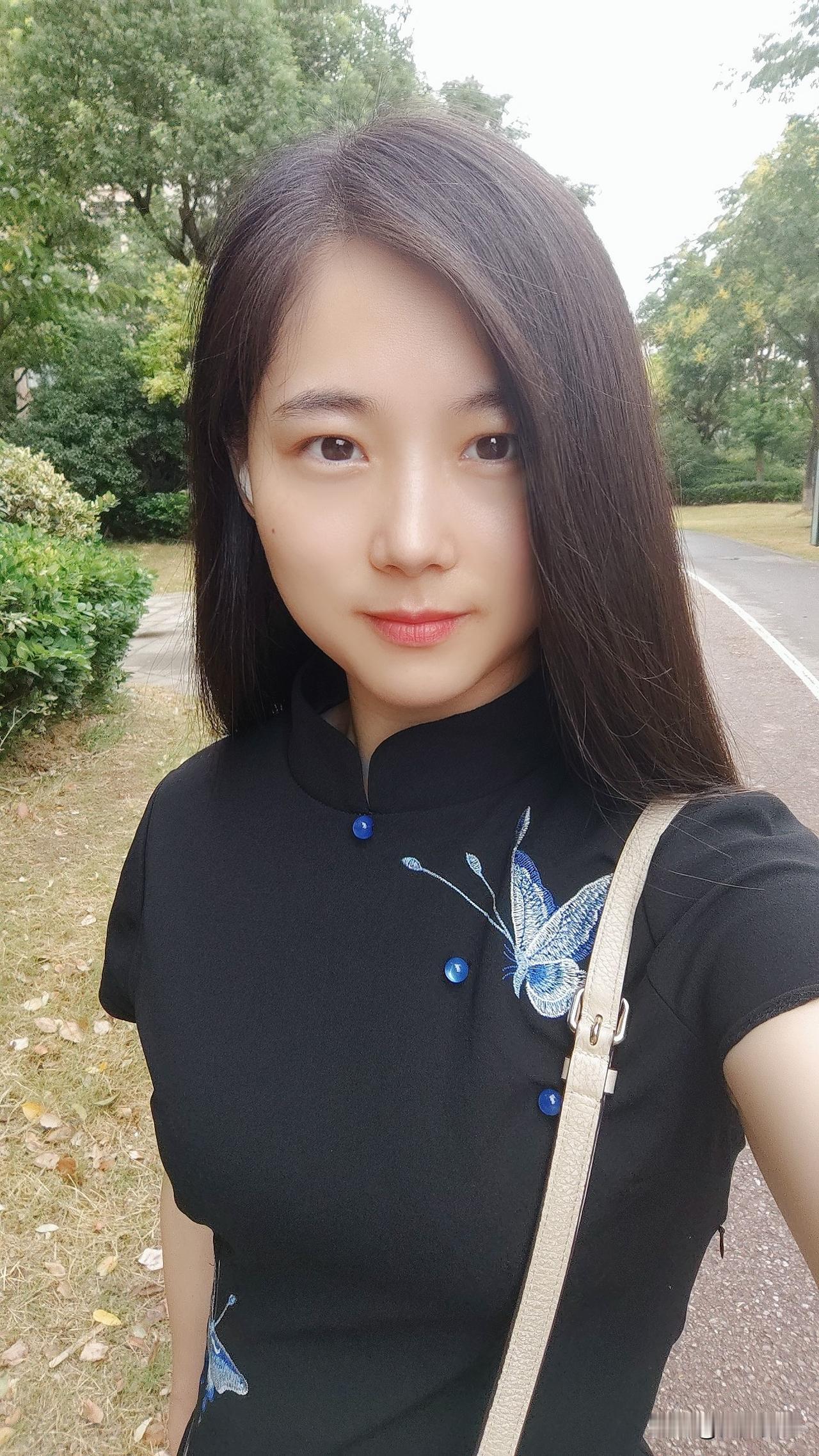 一个人好看不好看，取决于基因，当然保养也很重要，气质培养也很重要，要做个内外兼修