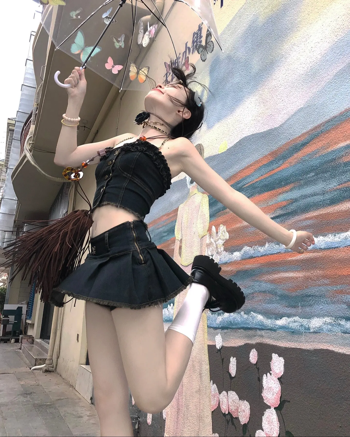 对自己只有三个要求 自由 有钱 穿很多新衣服