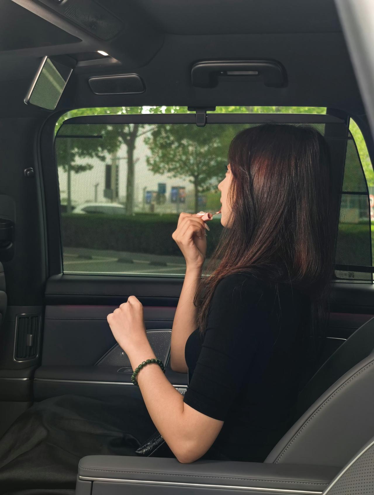表妹毕业了，准备买车
我问她喜欢什么？
她说喜欢道奇挑战者……[允悲][允悲][