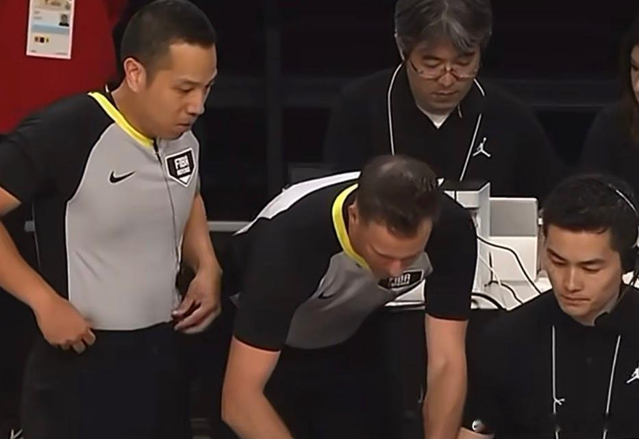 中国男篮vs日本男篮真畜生！！ 