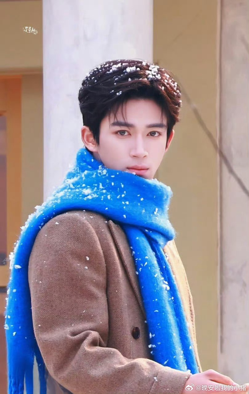 王星越告白皮衣造型，周京泽就是这么百变