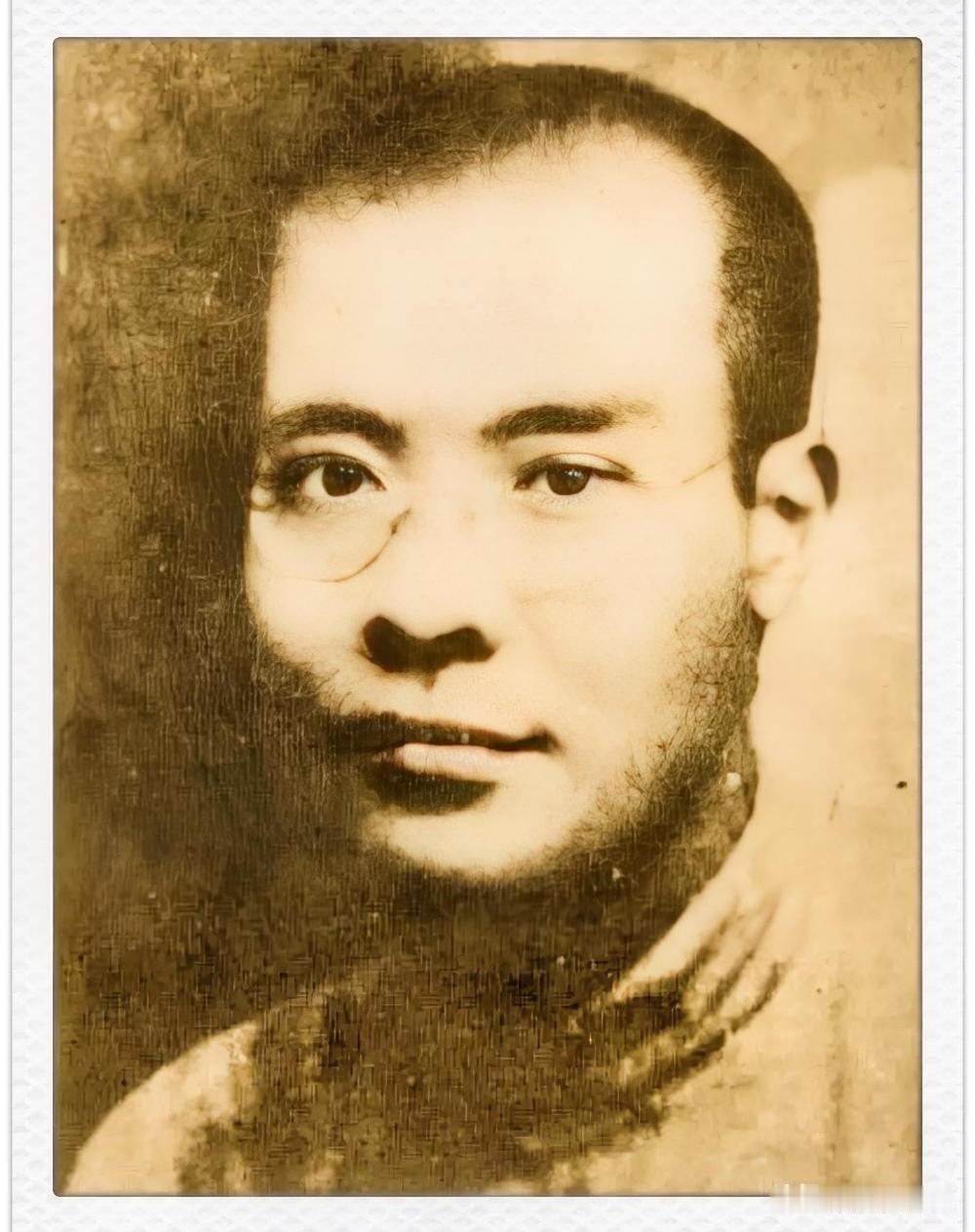 萧楚女1927年4月不幸牺牲。他曾协助毛主席编辑《政治周报》，又遵照毛主席意见制