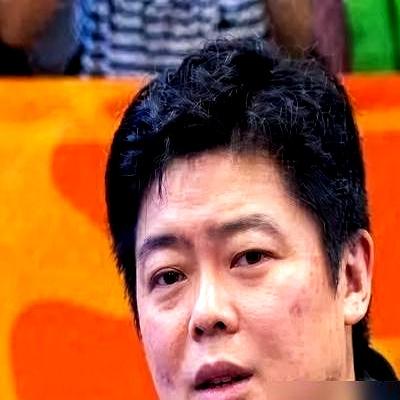 国际乒联这个奖，全球拢共就六个人拿过。
李富荣是其中之一，结果颁奖那天，人压根没