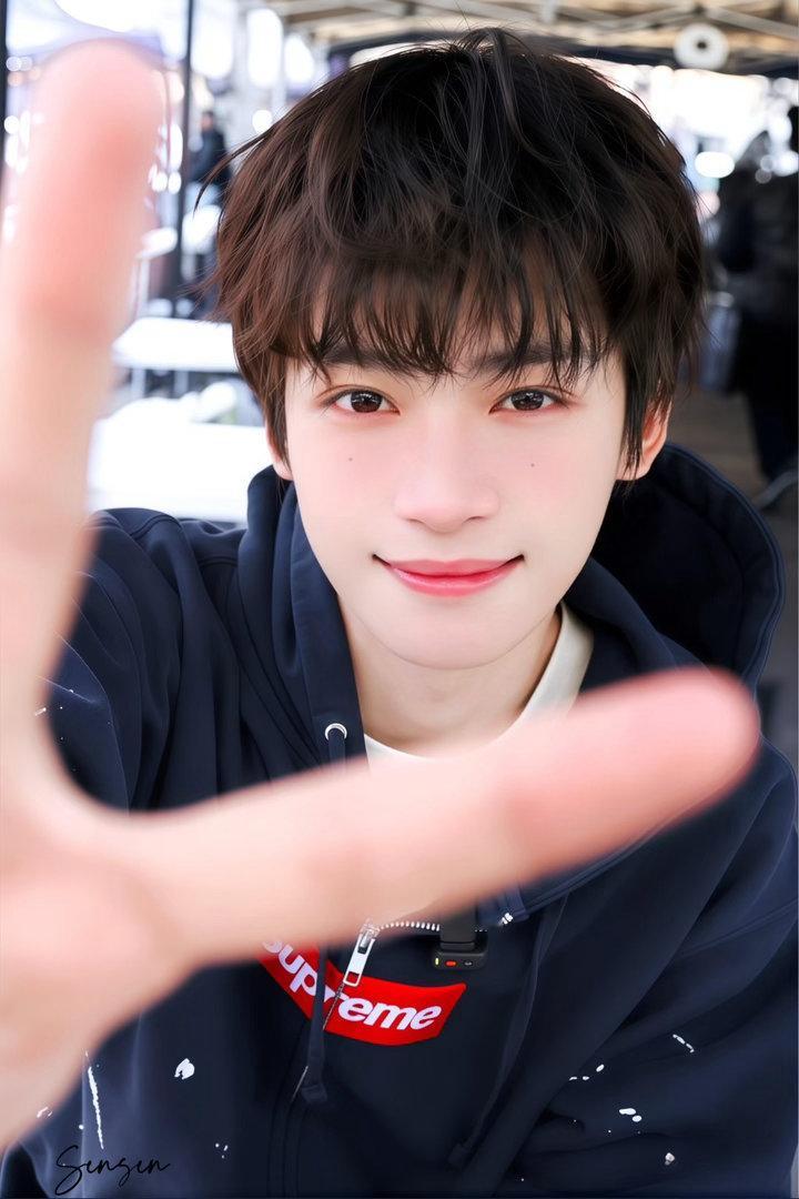 梓渝“光速登顶”这场魔幻大戏确实还有很多人没适应但他这种不装、接地气，有担当，骨