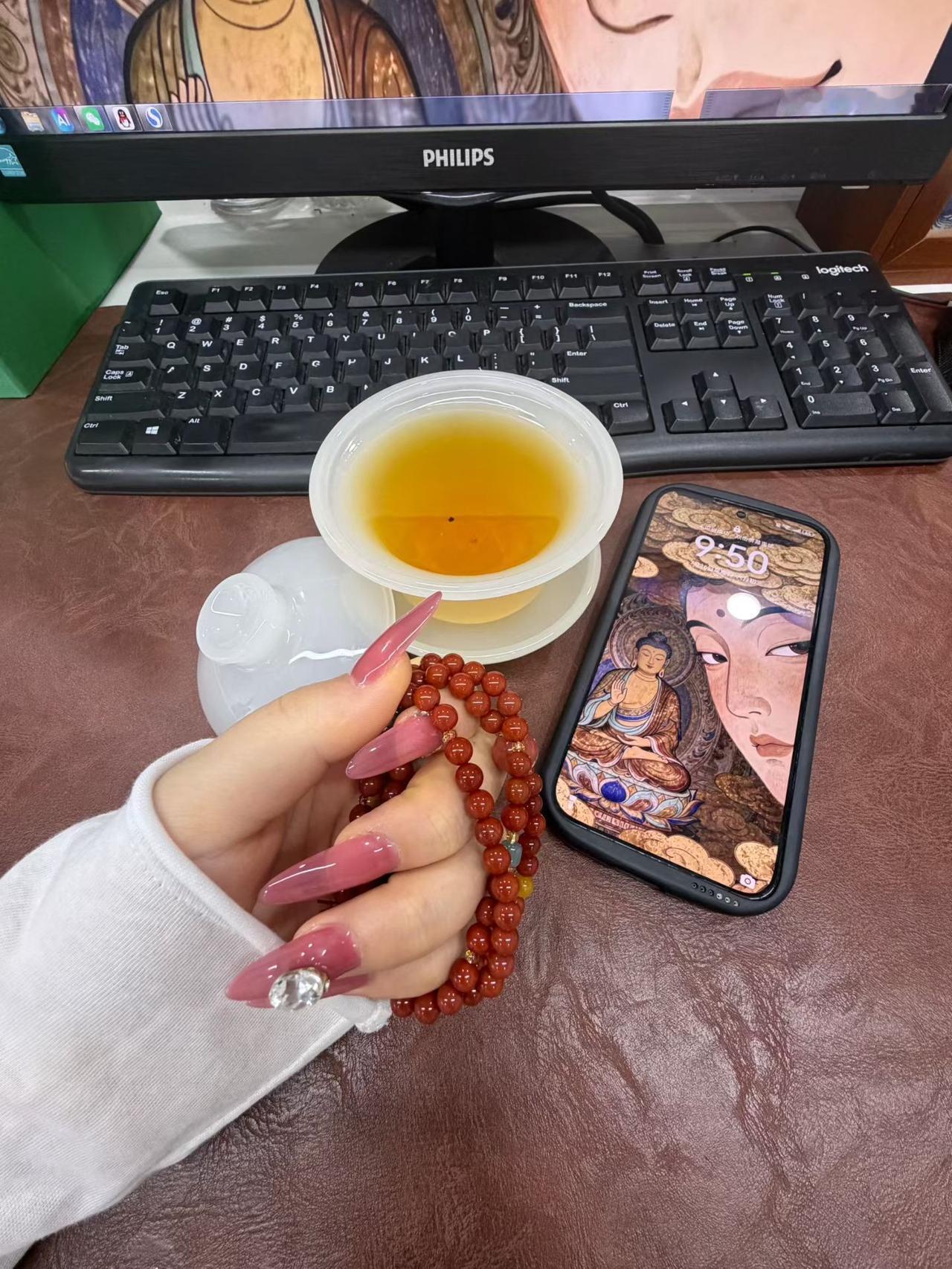 心智还没成熟
​但皮肤和骨质已经开始疏松