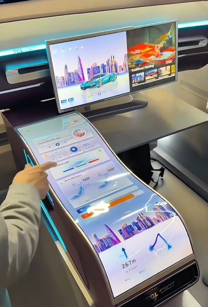 TCL柔性屏上车了 