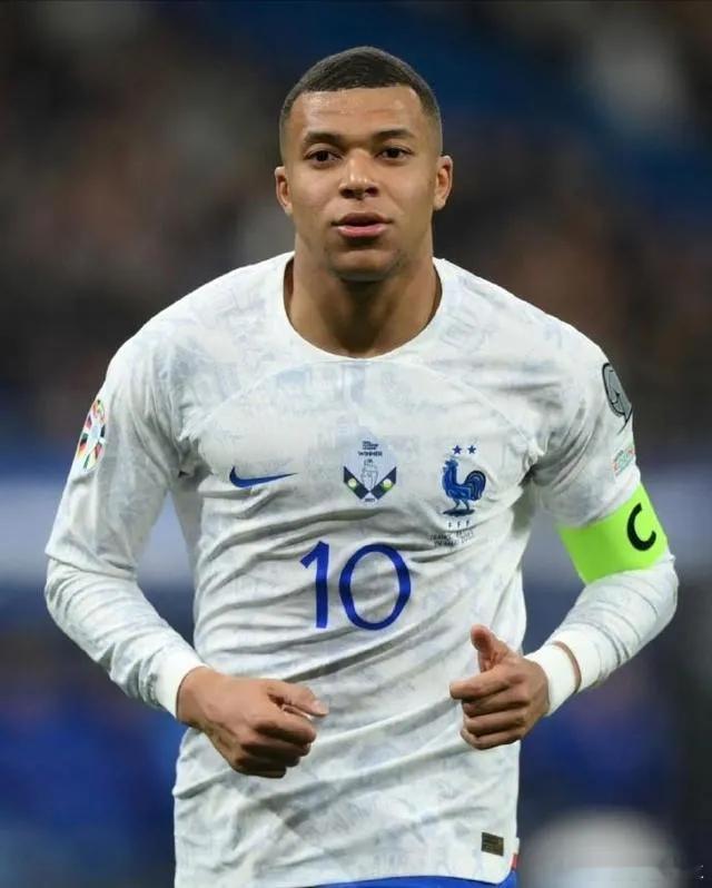 给大家抛个话题：法国足坛历史十大前锋，我按综合荣誉、巅峰统治力、团队影响力和持久