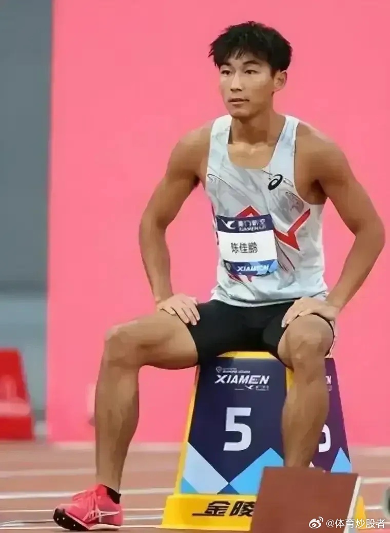 对于陈佳鹏在短跑领域的未来成就，我们可以做出以下预测：1、陈佳鹏有可能刷新博尔特