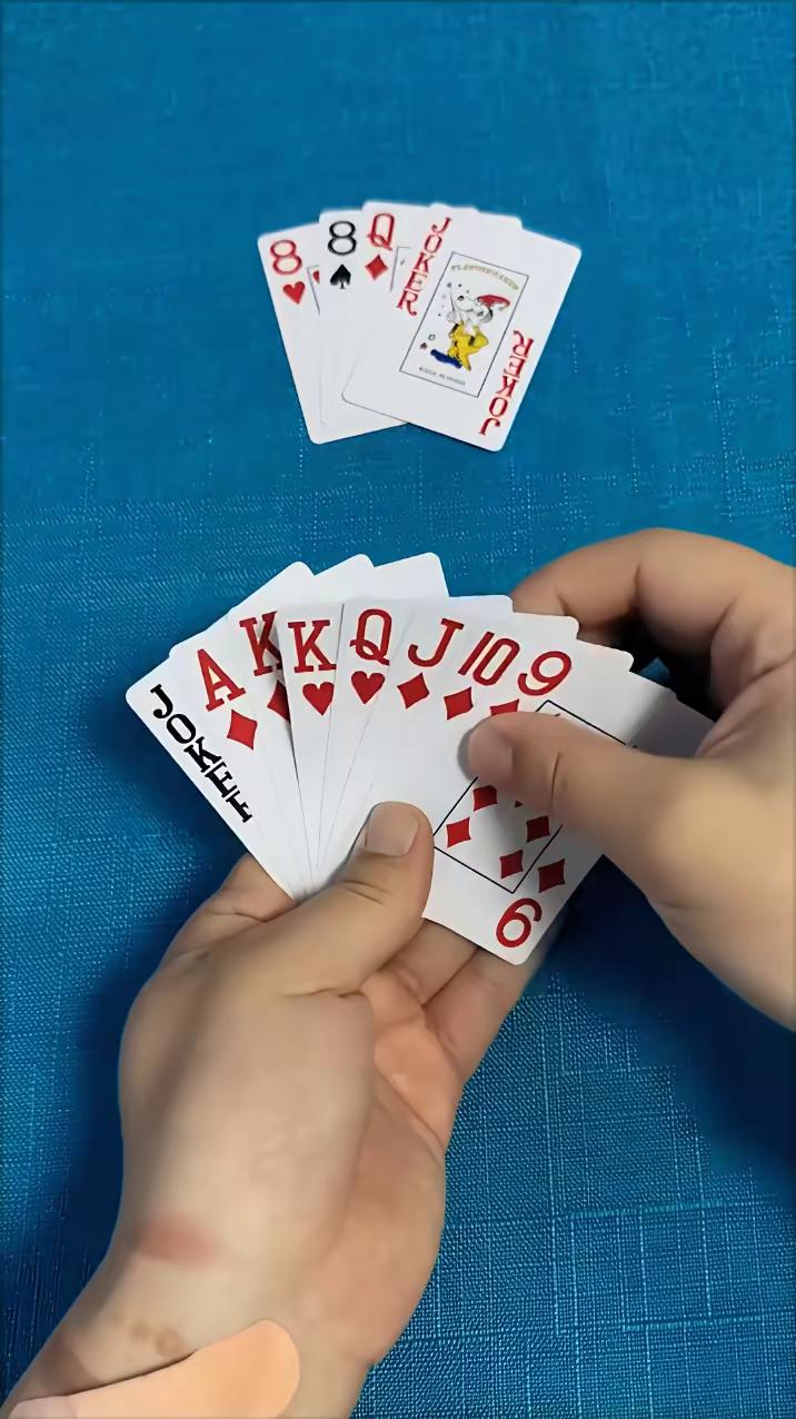 先出小王，再出尖，就赢了。