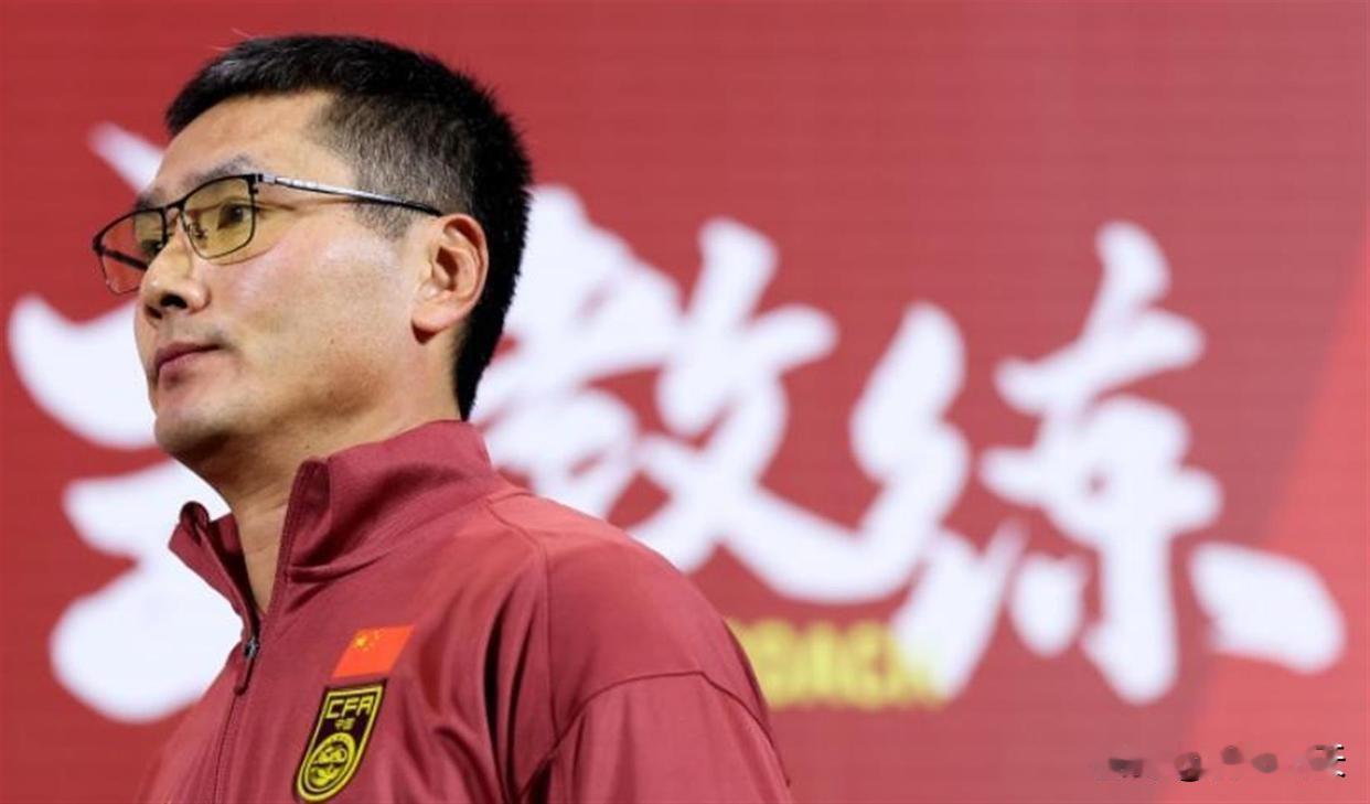 邵佳一揽责，球迷不接受。
10月2日，中国男足0-5惨败于巴勒斯坦，虽然是一场热